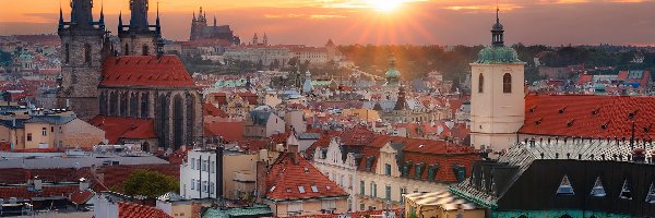Zamek na Hradczanach, Czechy, Promienie słońca, Domy, Panorama, Katedra Świętych Wita Wacława i Wojciecha, Hradczany, Praga