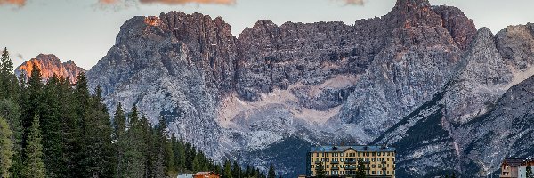 Grand Hotel Misurina, Drzewa, Jezioro, Dolomity, Góry, Włochy, Cortina dAmpezzo, Misurina Lake, Domy