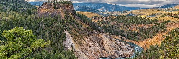 Drzewa, Rzeka, Stany Zjednoczone, Wyoming, Yellowstone River, Chmury, Park Narodowy Yellowstone, Góry