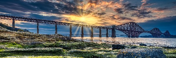 Zachód słońca, Forth Bridge, Zatoka Firth of Forth, Skały, Most, Szkocja