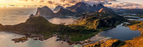 Okręg Nordland, Morze, Gmina Vestvagoy, Norwegia, Lofoty, Góry