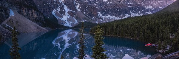 Jezioro Moraine, Park Narodowy Banff, Góry, Wschód słońca, Prowincja Alberta, Kanada