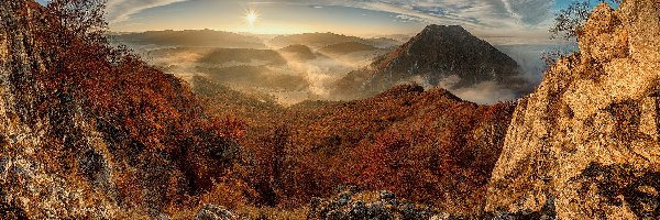 Krzewy, Chmury, Jesień, Czechy, Góry Strażowskie, Wschód słońca
