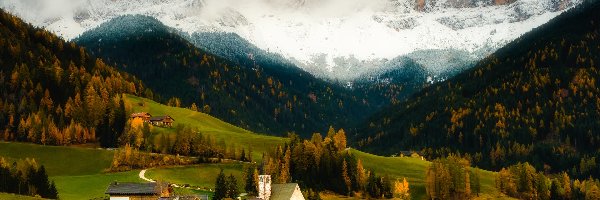 Val di Funes, Wieś, Ośnieżone, Dolina, Włochy, Dolomity, Santa Maddalena, Jesień, Góry, Drzewa, Lasy, Chmury, Domy