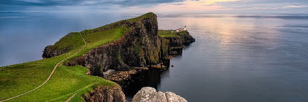 Chmury, Wybrzeże, Szkocja, Neist Point Lighthouse, Skały, Wyspa Skye, Latarnia morska, Morze Szkockie, Klif, Półwysep Duirinish