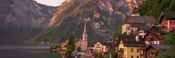 Hallstatt, Jezioro Hallstattersee, Domy, Alpy Salzburskie, Góry, Austria, Kościół