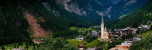 Heiligenblut, Domy, Kościół św Wincentego z Saragossy, Austria, Dolina, Góry