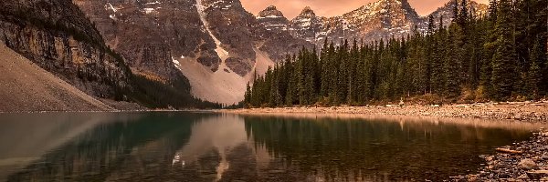Park Narodowy Banff, Kamienie, Jezioro, Drzewa, Góry, Kanada, Moraine Lake