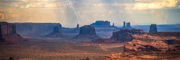Piorun, Wyżyna Kolorado, Region Monument Valley, Stan Utah, Stany Zjednoczone, Skały, Dolina Pomników
