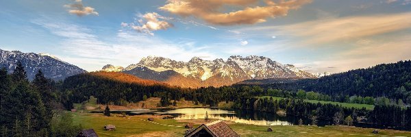 Szopy, Alpy, Niemcy, Bawaria, Domki, Jezioro Geroldsee, Obłoki, Góry Karawendel