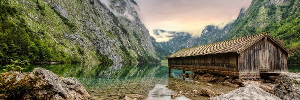 Jezioro Obersee, Bawaria, Alpy, Góry, Park Narodowy Berchtesgaden, Kamienie, Domek, Niemcy