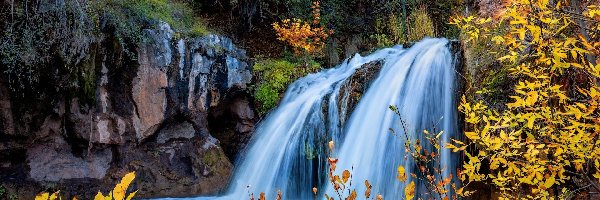 Skały, Wodospad, Fossil Creek Falls, Arizona, Stany Zjednoczone, Drzewa, Jesień
