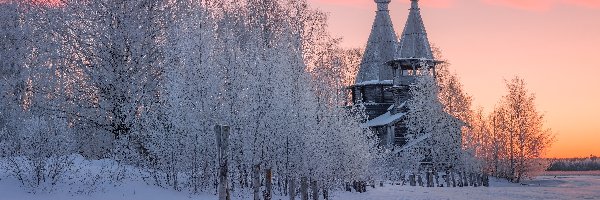 Śnieg, Wieś Chelmuzhi, Cerkiew, Karelia, Rosja, Zima, Drzewa