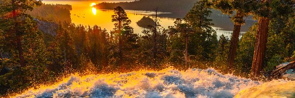 Wschód słońca, Lato, Jezioro, Kalifornia, Stany Zjednoczone, Lower Eagle Falls, Wodospad, Tahoe Lake, Drzewa