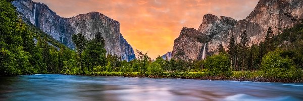 Merced, Rzeka, Formacja skalna, Góry, Drzewa, Stany Zjednoczone, Stan Kalifornia, El Capitan, Park Narodowy Yosemite
