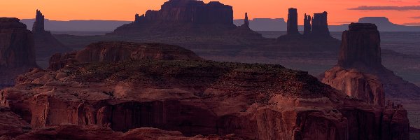 Góry, Monument Valley, Skały, Stany Zjednoczone, Zachód słońca