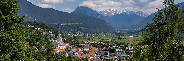 Austria, Domy, Drzewa, Alpy Lechtalskie, Góry, Imst, Miasto