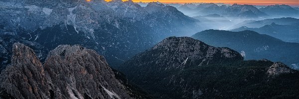 Góry, Włochy, Dolomity, Wschód słońca