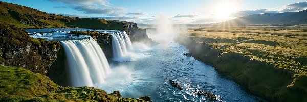 Promienie słońca, Rzeka, Wodospad