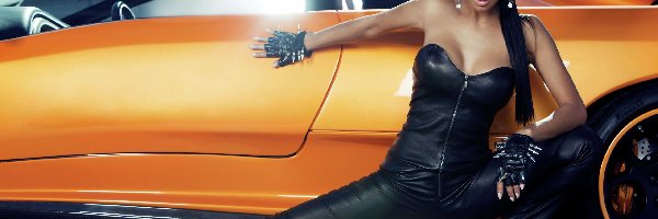 Nicole Scherzinger, Auto, Pomarańczowe