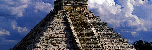 Azteków, Piramida