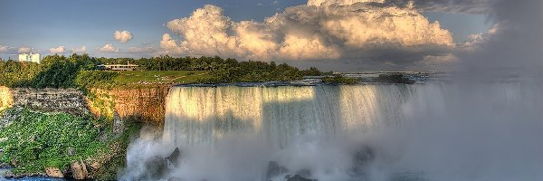Chmury, Wodospad