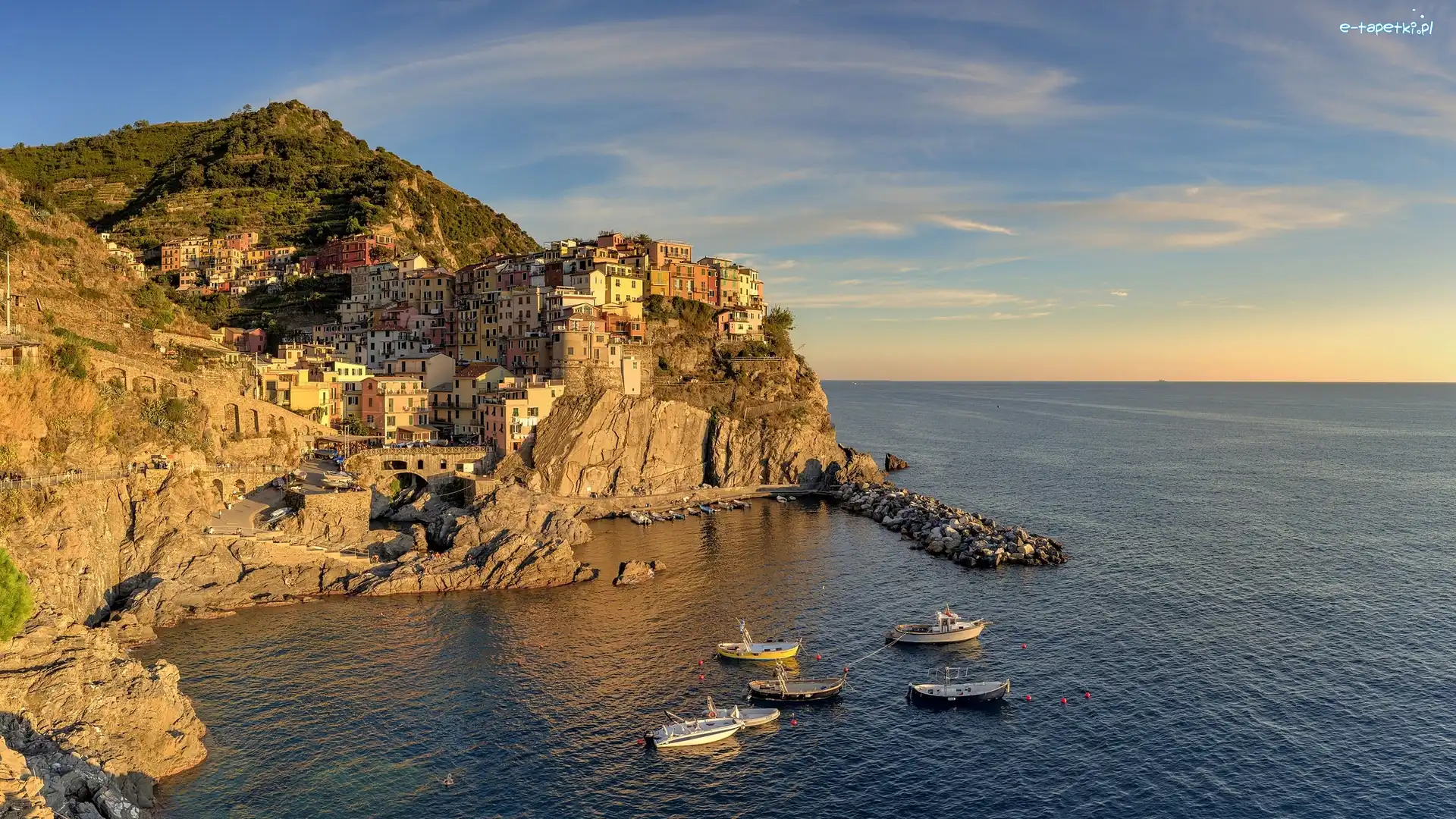 Domy, Skały, Morze Liguryjskie, Cinque Terre, Wybrzeże, Włochy, Liguria, Łódki, Manarola