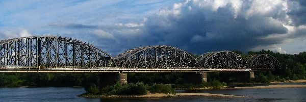 Polska, Most kolejowy im. Ernesta Malinowskiego, Toruń, Chmury, Rzeka