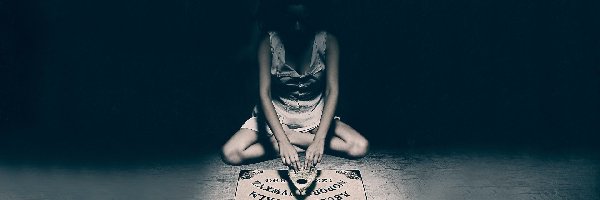 Diabelska plansza Ouija, Duch, Kobieta