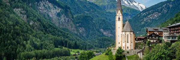 Domy, Góry Alpy, Kościół św. Wincentego z Saragossy, Heiligenblut am Großglockner, Austria, Drzewa, Lasy