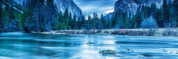 Las, Park Narodowy Yosemite, Góry, Rzeka, Stan Kalifornia, Stany Zjednoczone