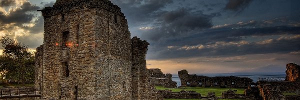 St Andrews Castle, Forteca, Drzewa, Chmury, Zamek St Andrews, Szkocja, Ciemne, Ruiny