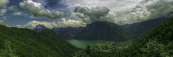 Jezioro Traunsee, Góry Alpy, Las, Chmury, Miasto Gmunden, Austria