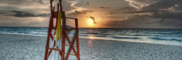 Zachód słońca, Krzesło, Ratownika, Cancún, Meksyk, Morze Karaibskie, Plaża
