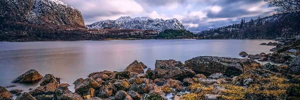 Skały, Jezioro Hofreistae, Norwegia, Rogaland, Kamienie, Niebo, Miejscowość Bjerkreim, Góry