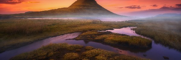 Mgła, Góra Kirkjufell, Zachód Słońca, Rozlewisko, Półwysep Snæfellsnes, Islandia