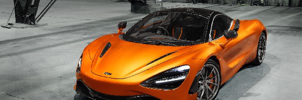 Orange, McLaren 720S