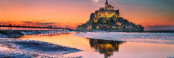 Opactwo św. Michała Archanioła, Francja, Wyspa Mont Saint-Michel, Zachód słońca, Molo