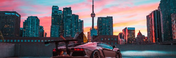 Wieżowce, Lamborghini Aventador