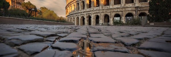 Bruk, Koloseum, Rzym