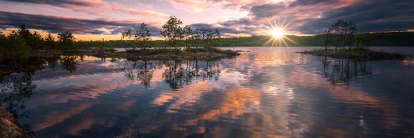 Jezioro, Gmina Ringerike, Promienie Słońca, Drzewa, Zachód Słońca, Chmury, Odbicie, Norwegia