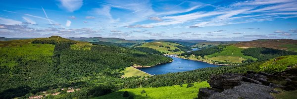 Lasy, Park Narodowy Peak District, Dolina Upper Derwent Valley, Hrabstwo Derbyshire, Anglia, Wzgórza, Jezioro Ladybower Reservoir
