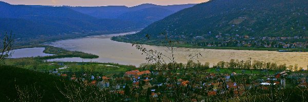 Rzeka, Góry, Dunaj, Zieleń, Zabudowania