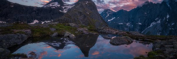 Norwegia, Góry, Dolina Romsdalen, Odbicie, Jezioro