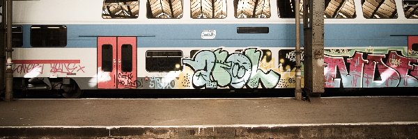 Przystanek, Graffiti, Pociąg