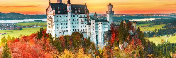 Jesień, Zamek Neuschwanstein, Drzewa, Wzgórza, Bawaria, Niemcy