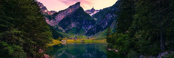 Jezioro Seealpsee, Góry, Domy, Łódki, Alpy, Kamienie, Drzewa, Szwajcaria