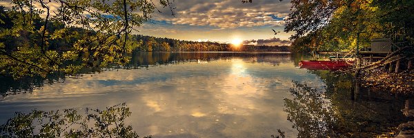 Jezioro, Jesień, Drzewa, Łódka, Zachód słońca