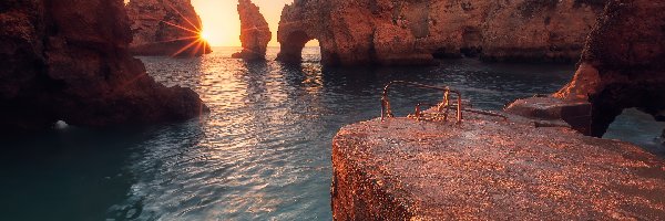 Morze, Promienie słońca, Skały, Portugalia, Cypel Ponta da Piedade