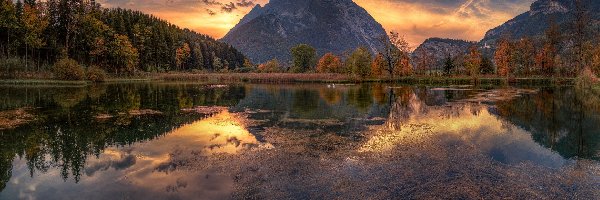 Masyw górski, Góry, Styria, Lake Putterersee, Drzewa, Księżyc, Północne Alpy Wapienne, Las, Jezioro, Zachód słońca, Grimming, Austria
